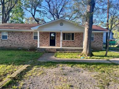 Main picture of 421 E 2nd St