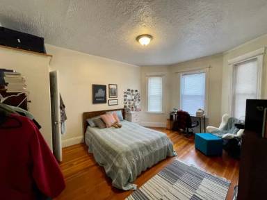 Main picture of 162 Kelton St