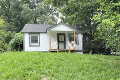 Main picture of 1915 The Oaks Ave