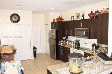 Main picture of 3839 Pond Apple Dr