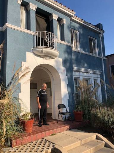 Main picture of 132 S Catalina St