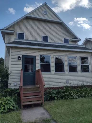 Main picture of 822 E Main St