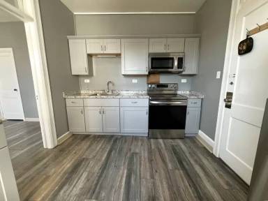 Main picture of 2 Raymond Ave