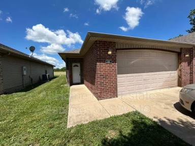 Main picture of 615 S Landen Ave