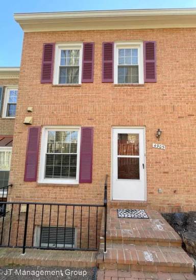 Main picture of 4905 7th Rd S