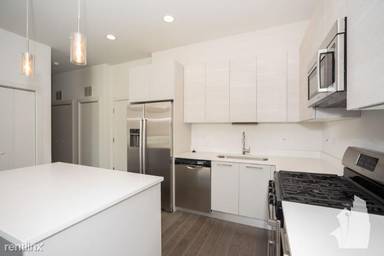 Main picture of 858 N Franklin St