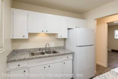 Main picture of 2705 SE Courtney Ave