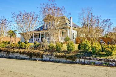 Main picture of 1020 Mitchell St