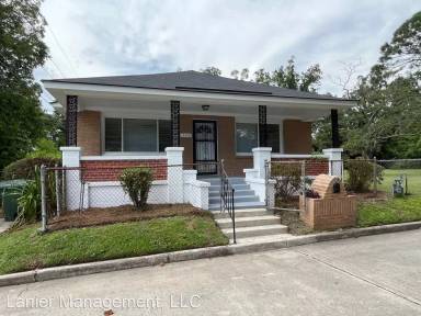 Main picture of 111 Roberts St