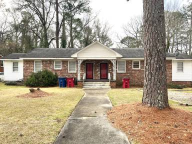 Main picture of 965 N Pierce Ave
