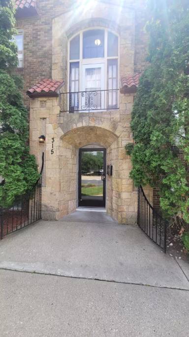 Main picture of Historic Greystone Apartments