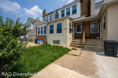 Main picture of 1037 S 52nd St