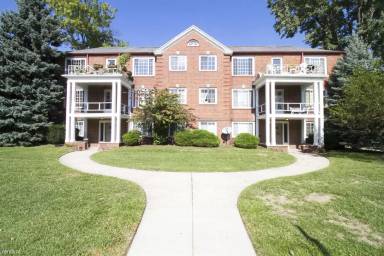 Main picture of 2204 Kenwood Blvd