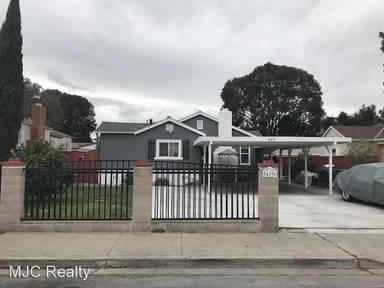 Main picture of 429 Daisy Ln