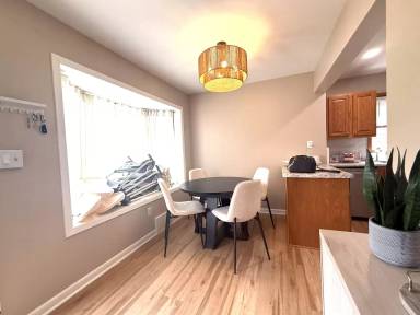 Main picture of 818 S 110th St