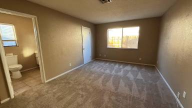 Main picture of 5471 S Sandhill Rd