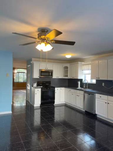 Main picture of 471 Ridgewood Ave