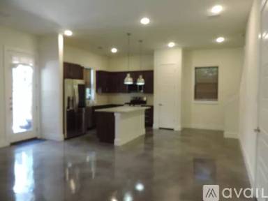 Main picture of 425 E Mistletoe Ave