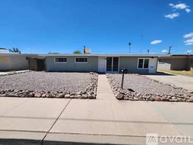 Main picture of 917 N Trekell Rd