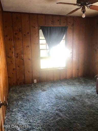 Main picture of 2828 Midway St