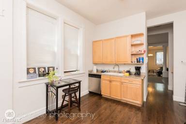 Main picture of 1629 N Burling St