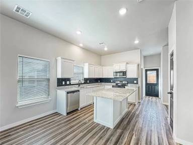 Main picture of 414 N Market Ave