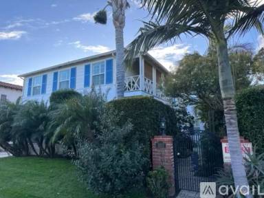 Main picture of 1061 1/2 Masselin Ave