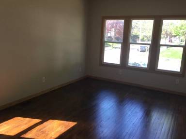 Main picture of 3133 W Clybourn St