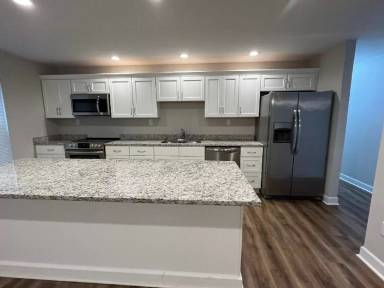 Main picture of 331 E Saint Catherine St
