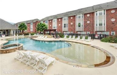 Main picture of Lakeridge Townhomes