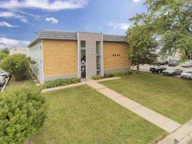 Main picture of 2441 Holmes St