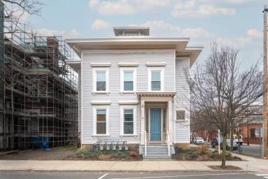 Main picture of 47 Trumbull St