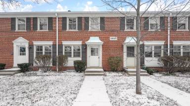 Main picture of 1810 Northwest Court unit D