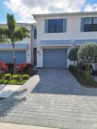 Main picture of 12960 Pembroke Dr
