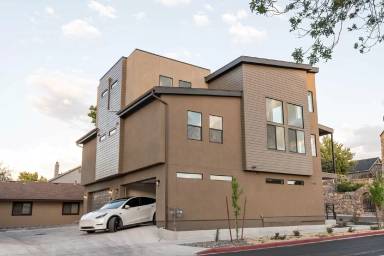 Main picture of 1442 Forest St