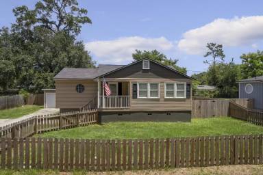 Main picture of 2165 Sheridan St