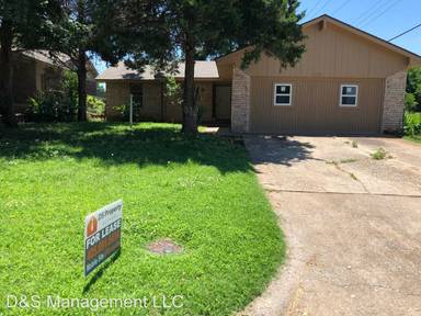 Main picture of 404 W Silverwood Dr
