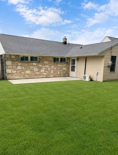 Main picture of 2515 Woodlawn Dr