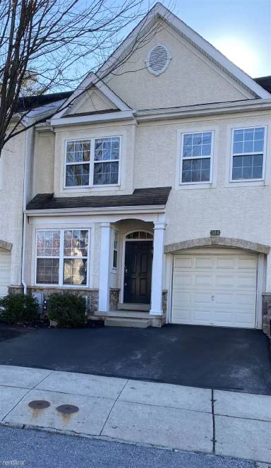 Main picture of 504 Rolling Hill Dr