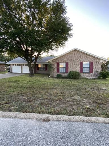 Main picture of 2051 Lisa Cir
