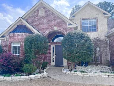 Main picture of 203 Sherri St