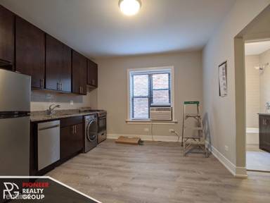 Main picture of 429 W Belden Ave