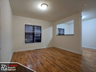 Main picture of 813 W Waveland Ave