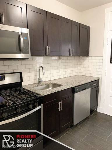Main picture of 1435 W Lunt Ave
