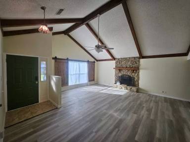 Main picture of 171 Old Oak Ln