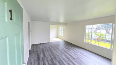 Main picture of 305 Orchid Ln