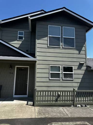 Main picture of 154 S 1st St