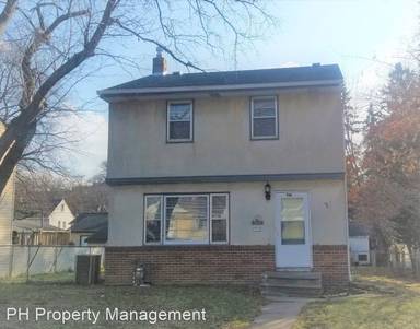 Main picture of 438 Rose Ave E