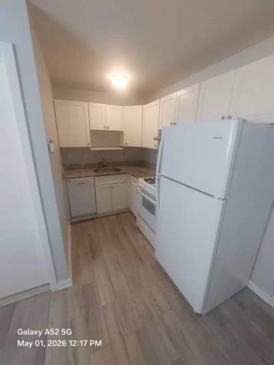 Main picture of 18 Farmington Ave