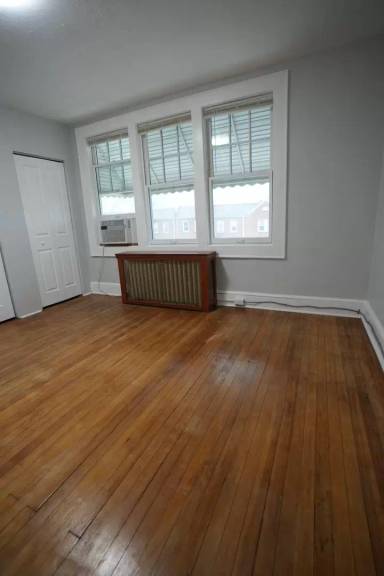 Main picture of 524 25th Pl NE